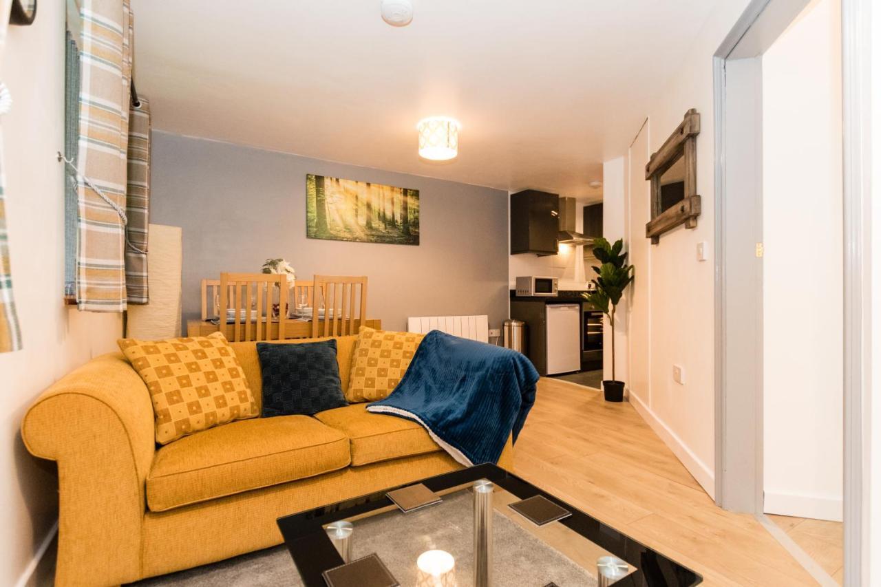 1 Bedroom Newton Apartment L Free Parking L Wigan Royal Infirmary L Haigh Hall L Central Location Екстер'єр фото